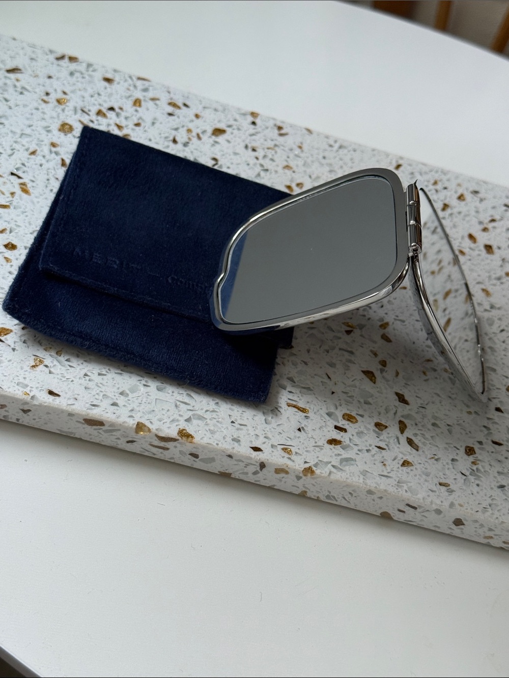 Merit Cosmetics Travel Compact Mirror - Picture 5 of 5